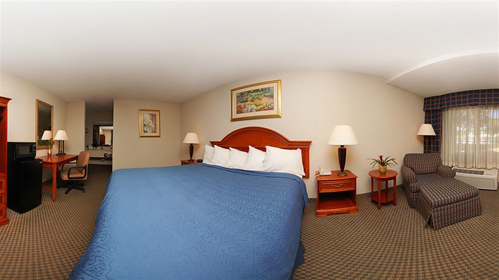 Texas Inn & Suites Denton Bagian luar foto
