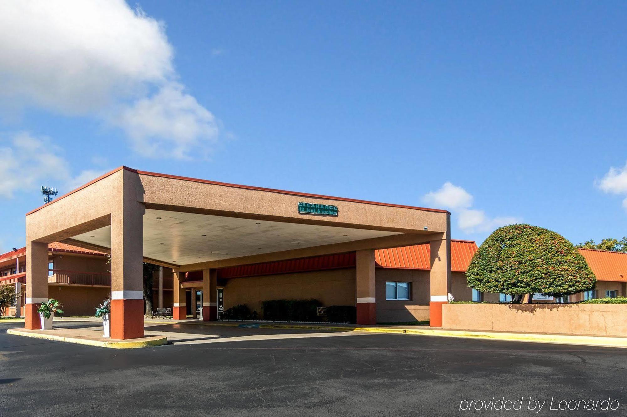 Texas Inn & Suites Denton Bagian luar foto