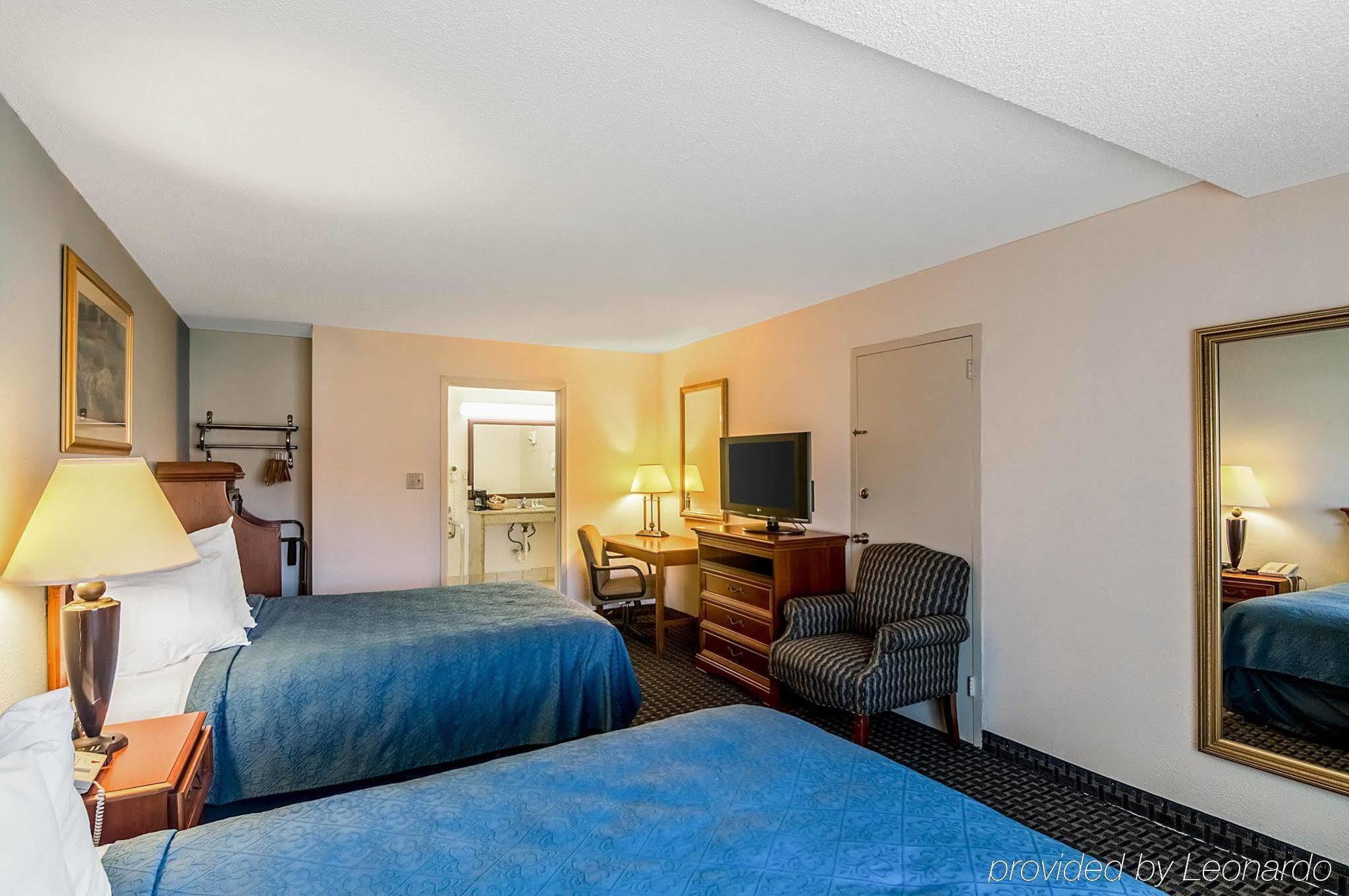Texas Inn & Suites Denton Bagian luar foto