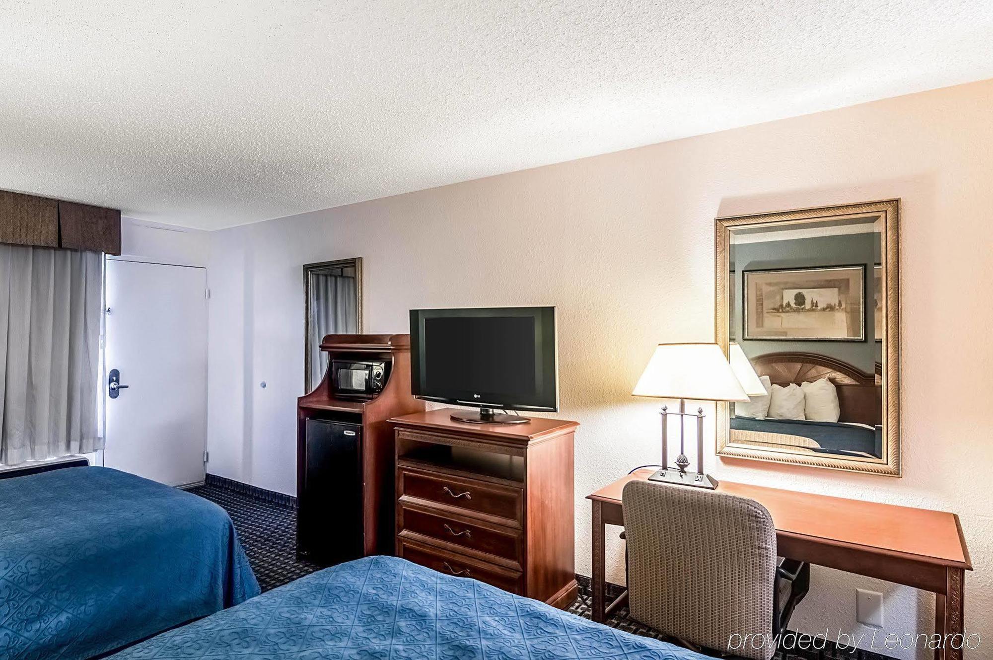 Texas Inn & Suites Denton Bagian luar foto