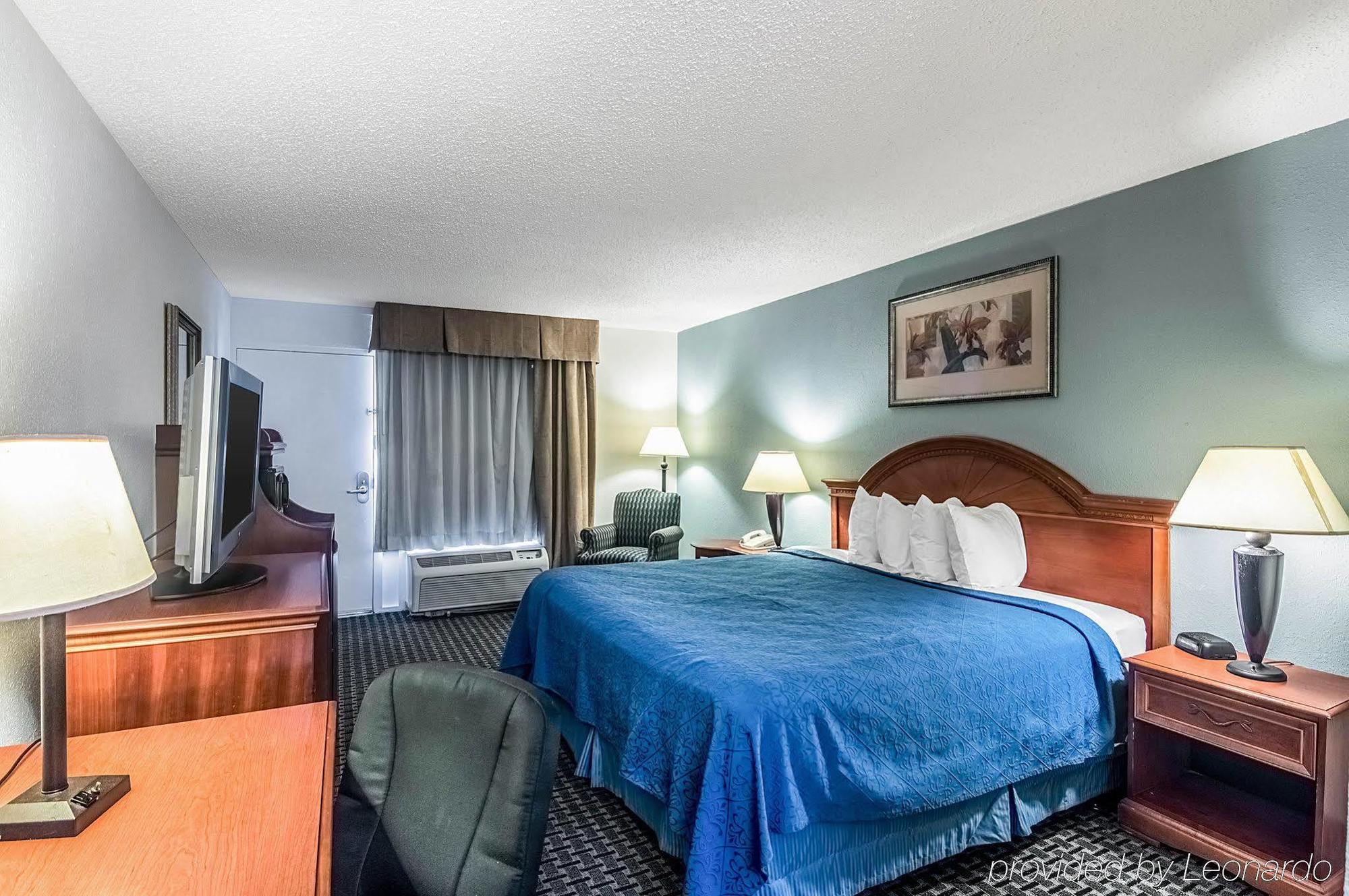 Texas Inn & Suites Denton Bagian luar foto