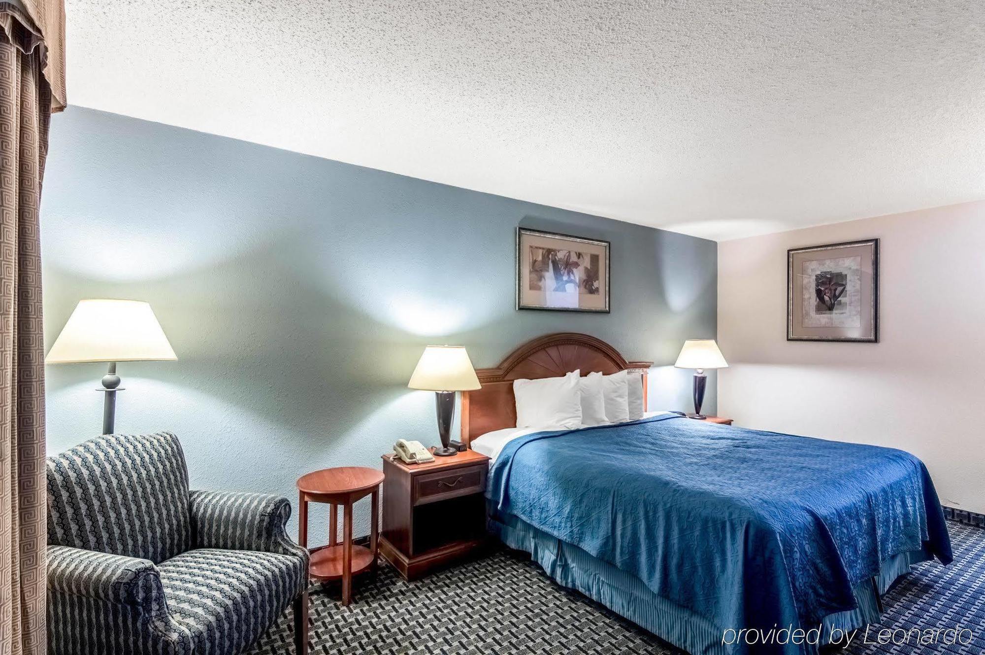 Texas Inn & Suites Denton Bagian luar foto