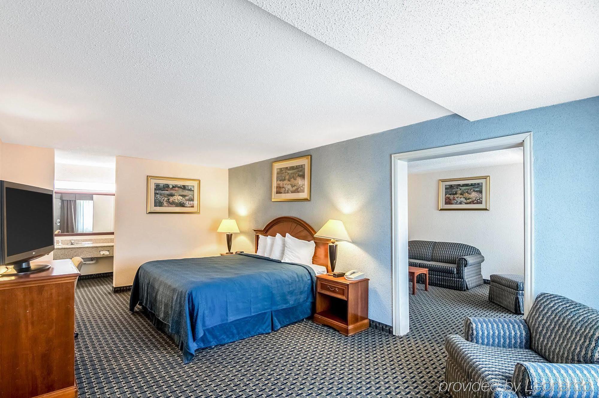 Texas Inn & Suites Denton Bagian luar foto