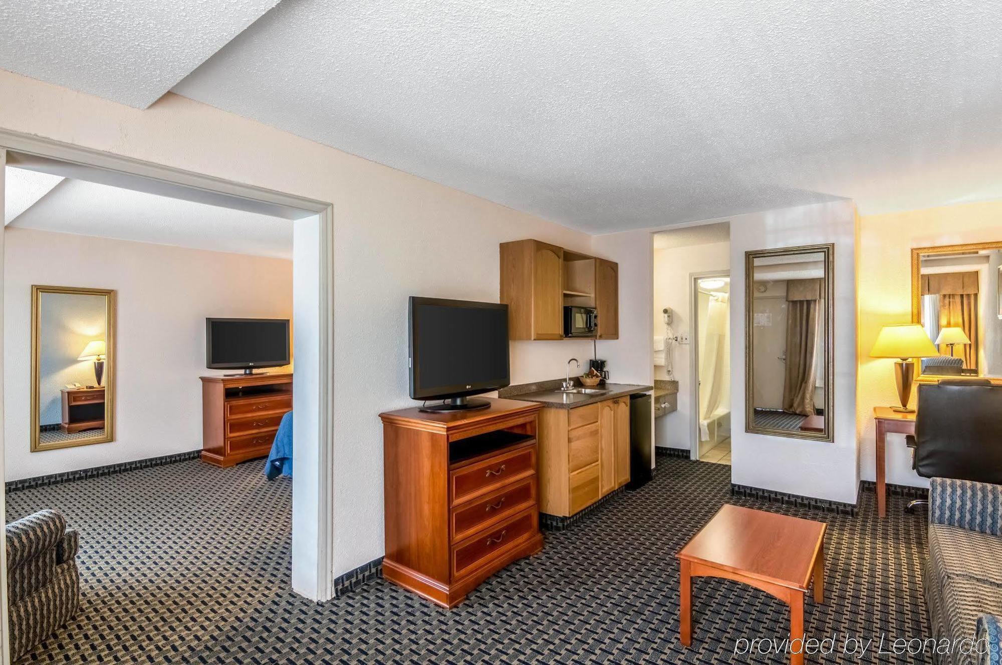 Texas Inn & Suites Denton Bagian luar foto