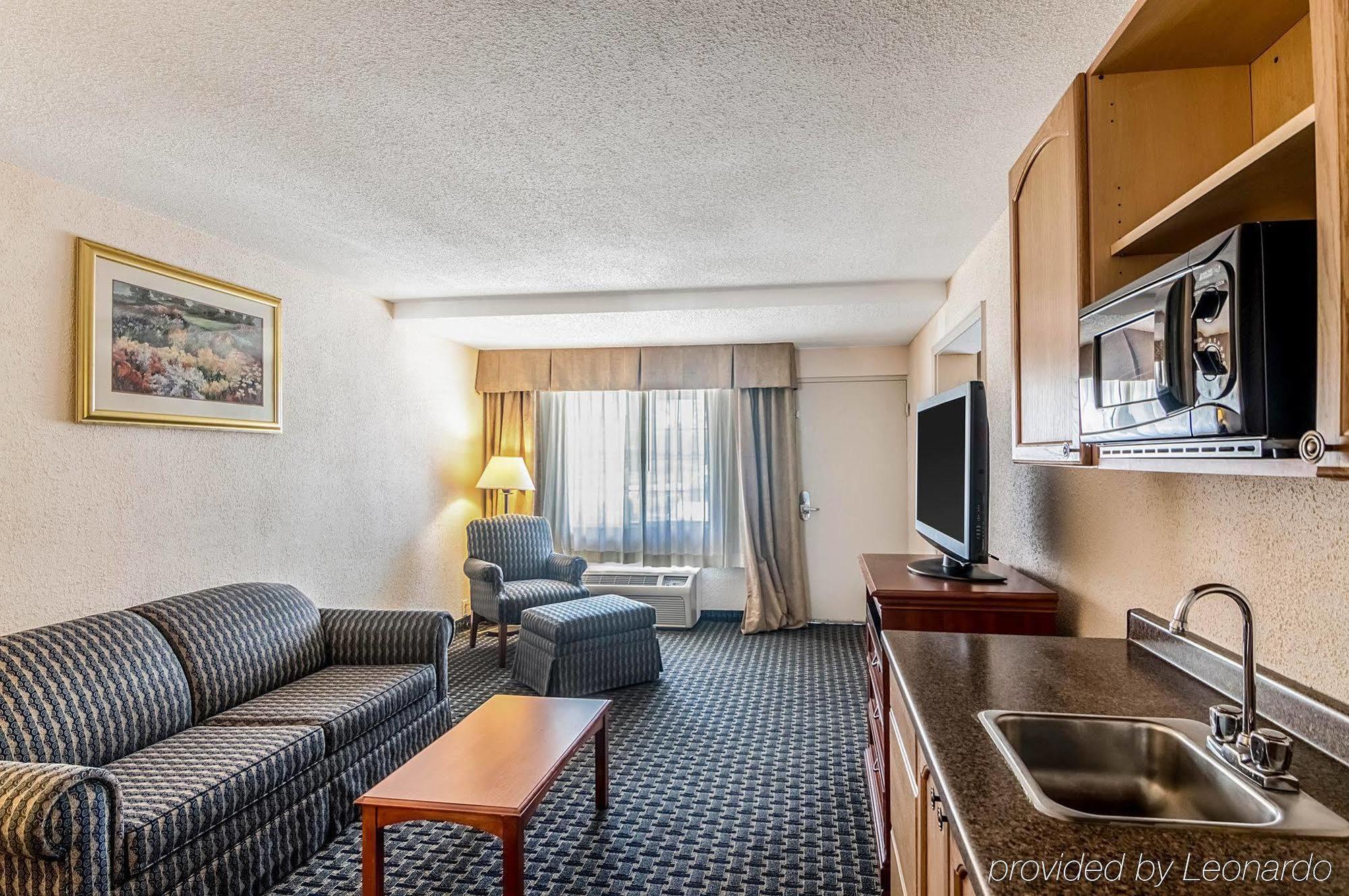 Texas Inn & Suites Denton Bagian luar foto
