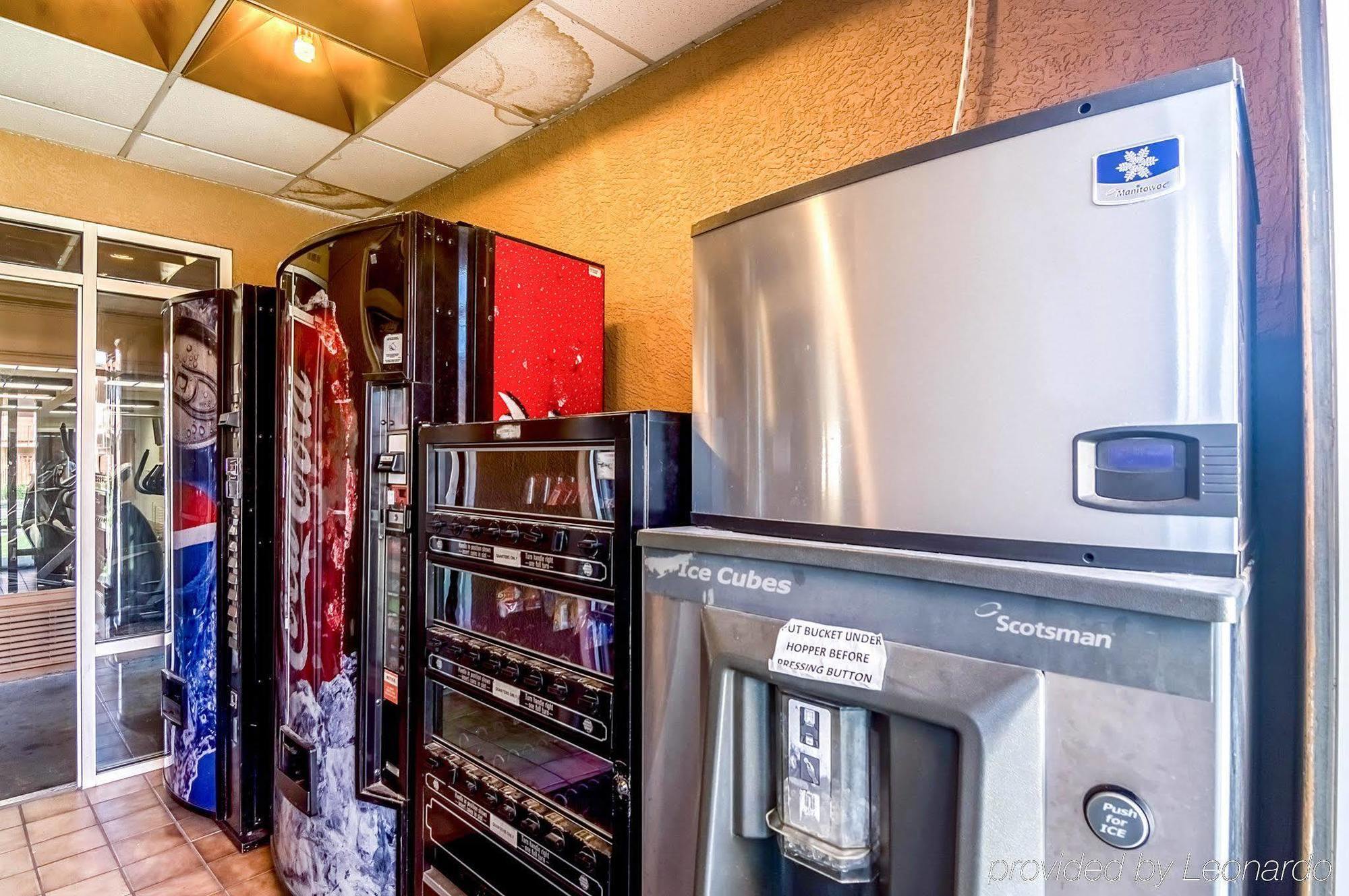 Texas Inn & Suites Denton Bagian luar foto