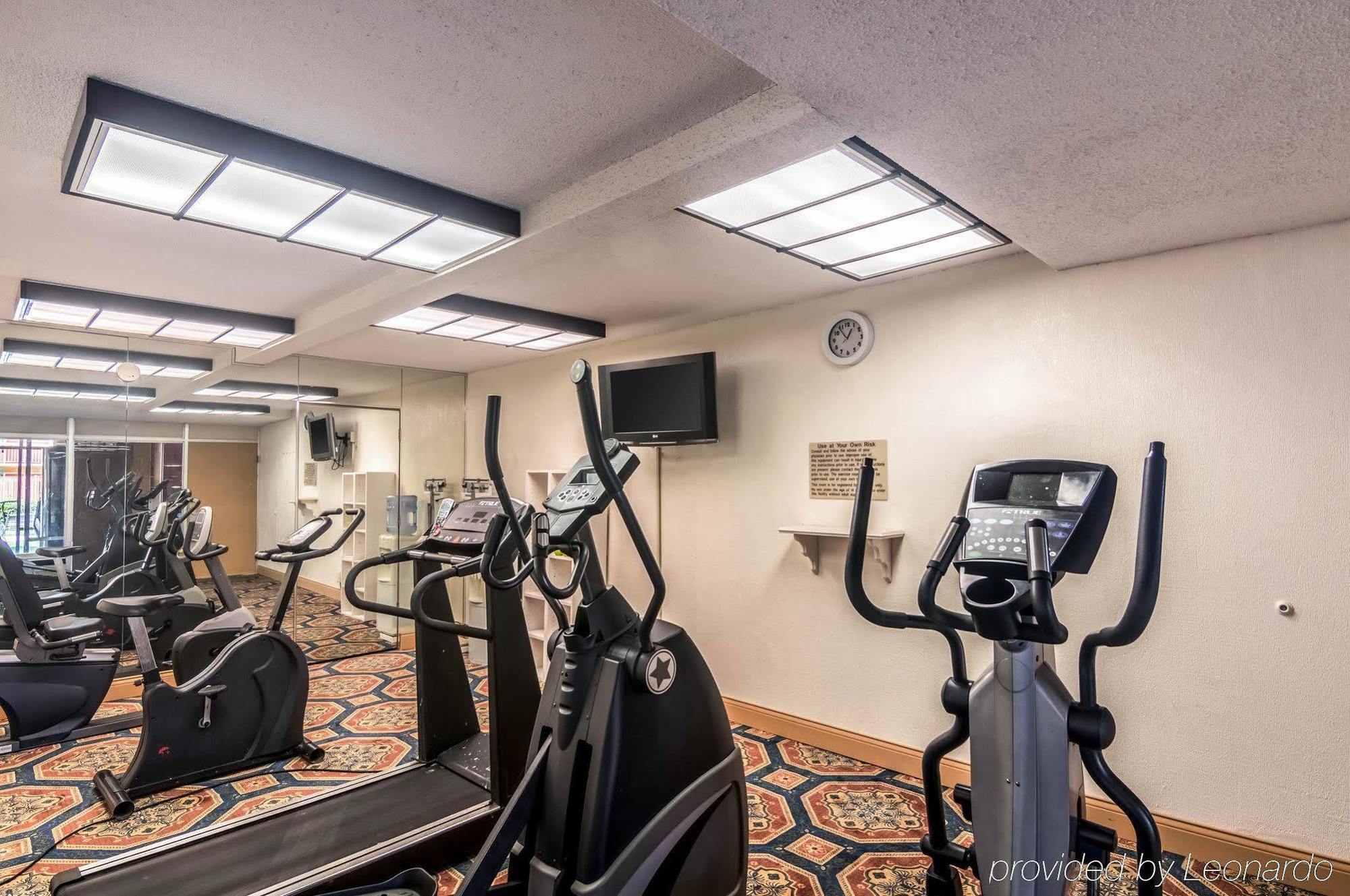 Texas Inn & Suites Denton Bagian luar foto