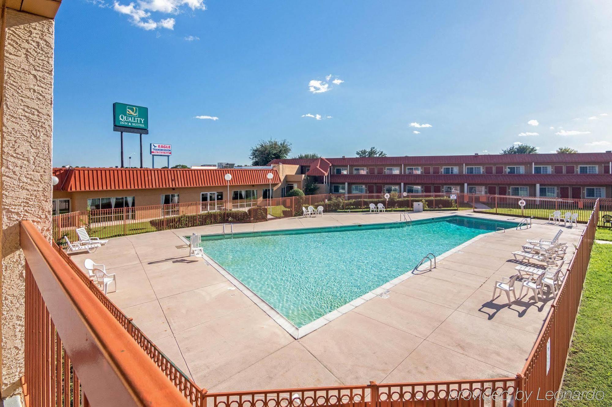 Texas Inn & Suites Denton Bagian luar foto