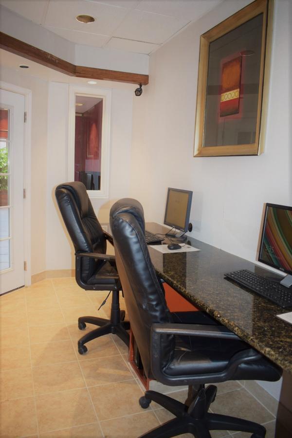 Texas Inn & Suites Denton Bagian luar foto